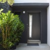 MAISON CONTEMPORAINE à LA BAULE AVEC PAREMENT PIERRE ET ENDUIT BI-COLOR, VERRIERE INTERIEURE ET ESCALIER METAL ET BOIS