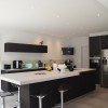 MAISON CONTEMPORAINE DESIGN A LA BAULE PATIO EXTERIEUR ET ESPACE DE VIE SPACIEUX ET LUMINEUX AVEC ESCALIER A LIMON CENTRAL