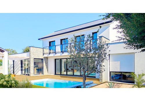 MAISON TRADITIONNELLE SUR MESURE AVEC GRANDS VOLUMES DE VIE A SUCE SUR ERDRE, maison lumineuse et spacieuse